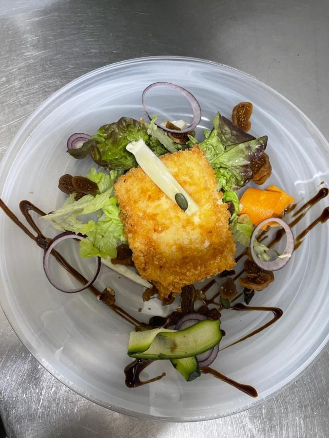 Logis Hotel Restaurant Cazes Arazat Laissac Exterior foto