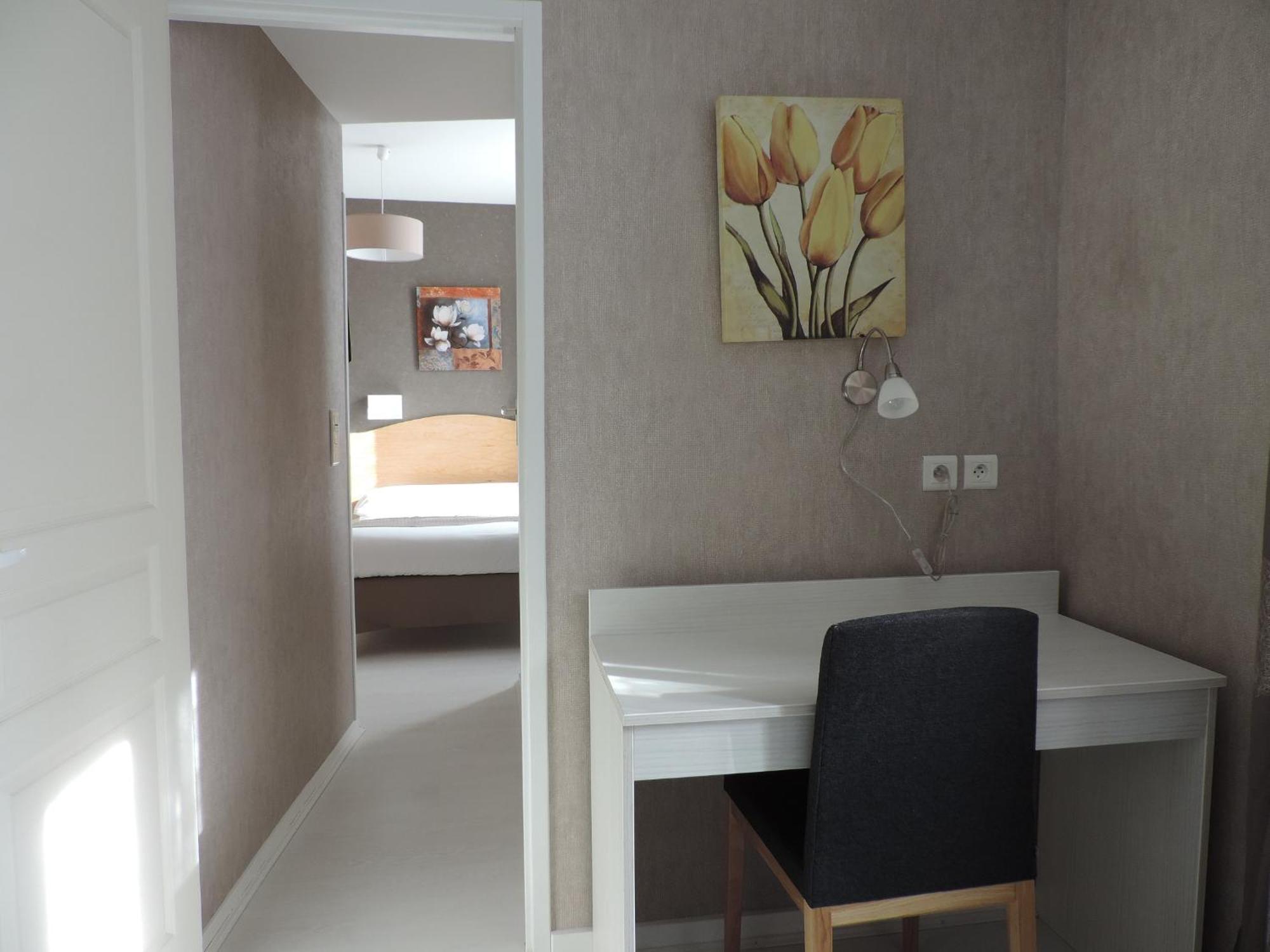 Logis Hotel Restaurant Cazes Arazat Laissac Exterior foto