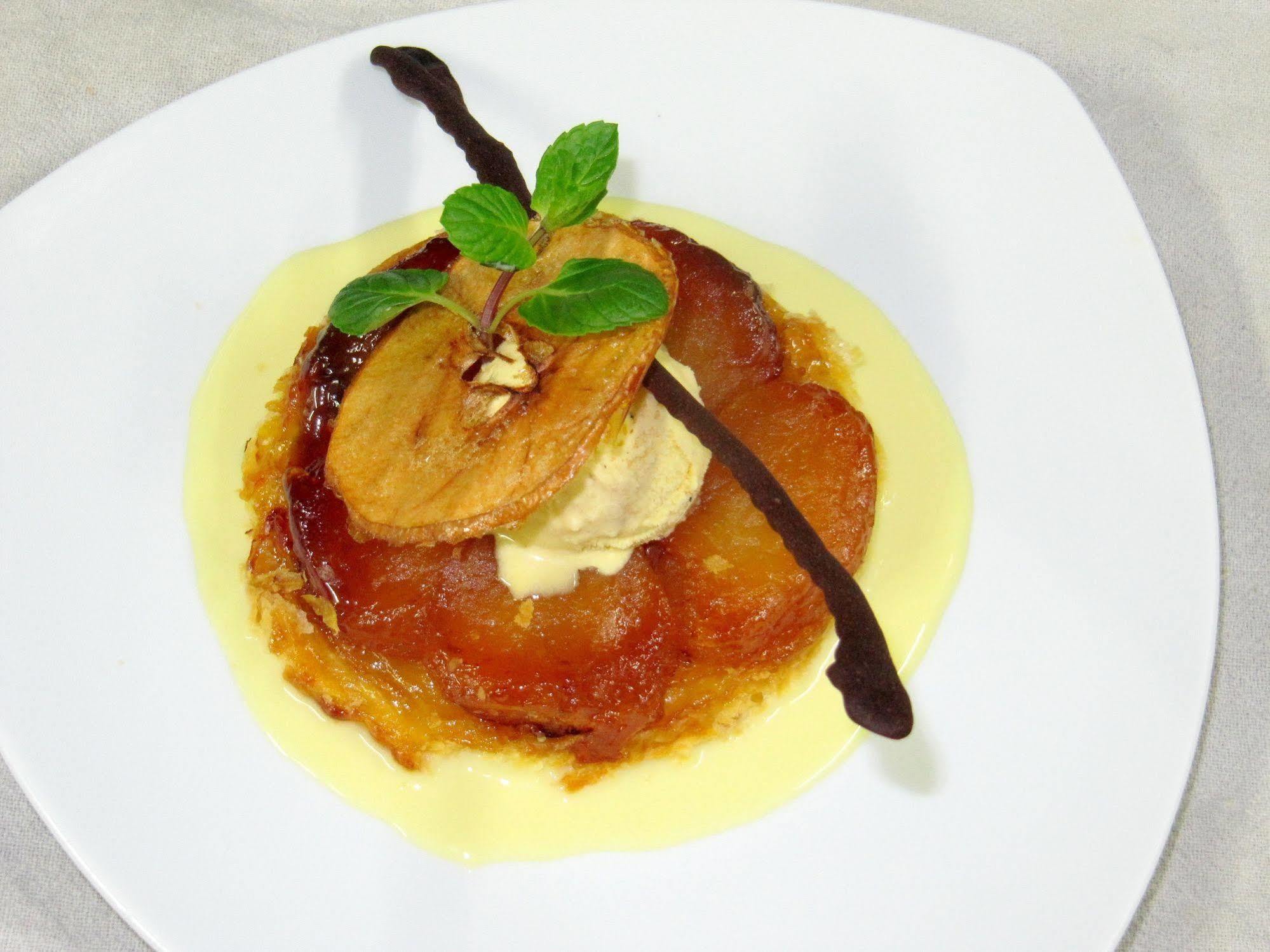 Logis Hotel Restaurant Cazes Arazat Laissac Exterior foto