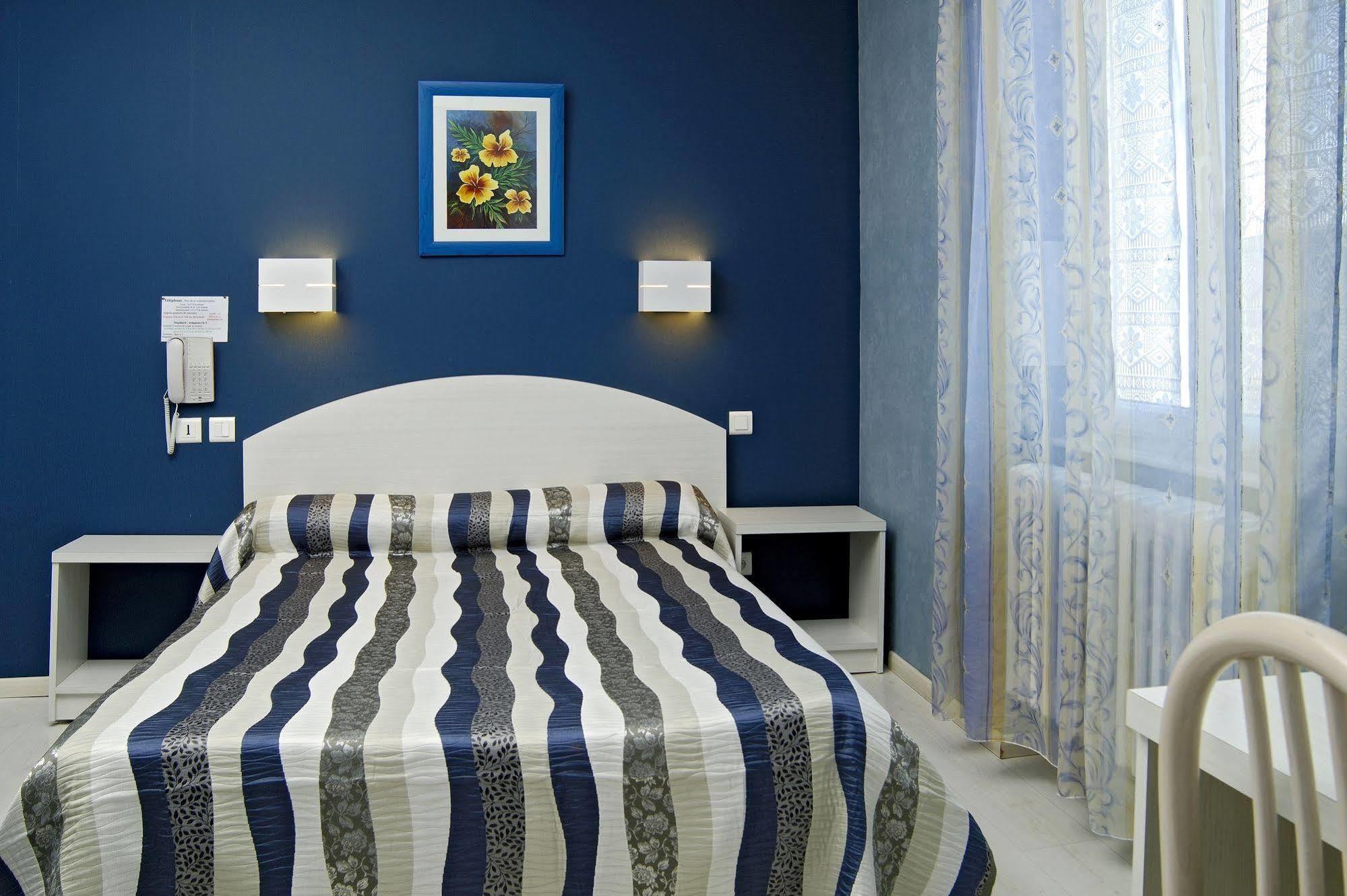 Logis Hotel Restaurant Cazes Arazat Laissac Exterior foto