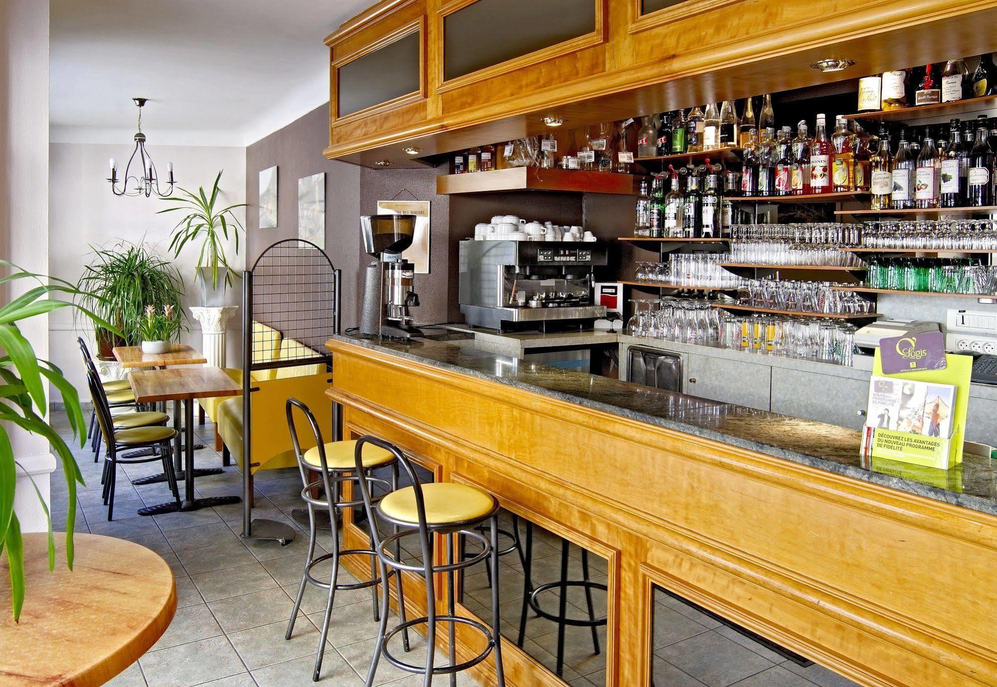 Logis Hotel Restaurant Cazes Arazat Laissac Exterior foto